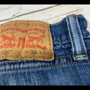 Levi’s 505 34x33 distressed straight leg men’s jean has holes 0507